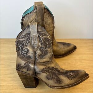 Corral Brown Embroidered Short‎ Ankle Western Boots Woman’s 6.5